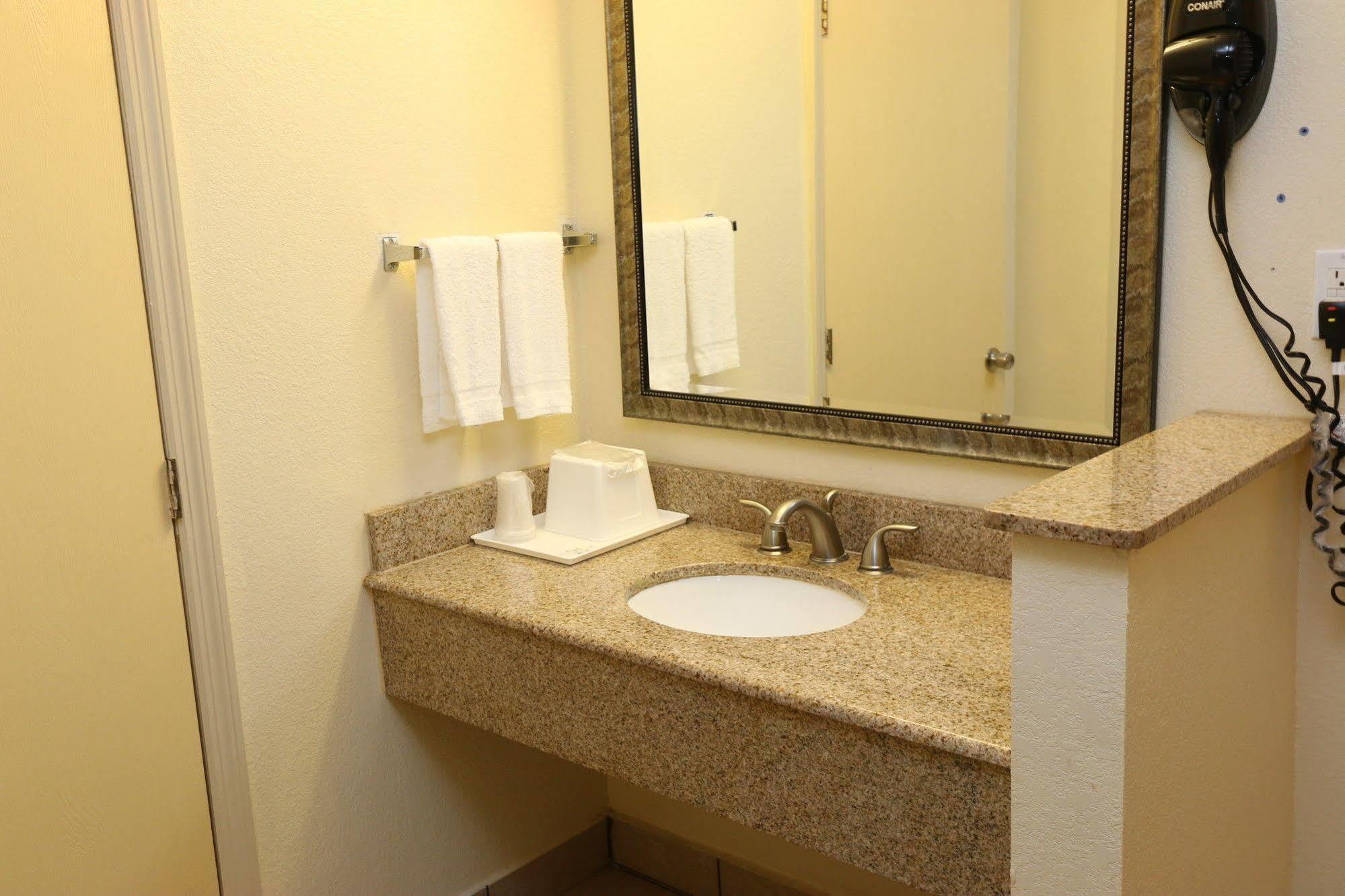 Comfort Inn เซาท์ปาเดรไอส์แลนด์ ภายนอก รูปภาพ
